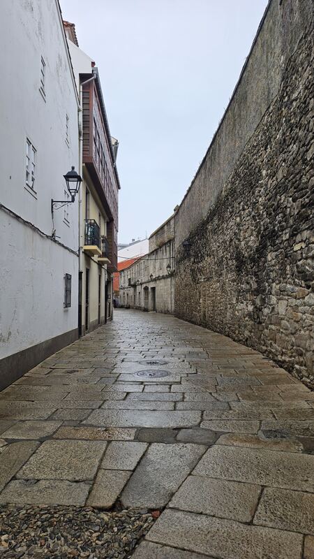 A lane along the old city wall, A Coruña